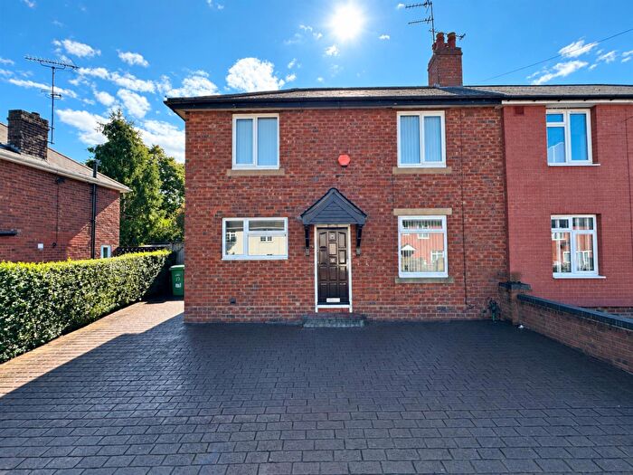 2 Bedroom Semi Detached House To Rent In The Walk, Dudley, DY3