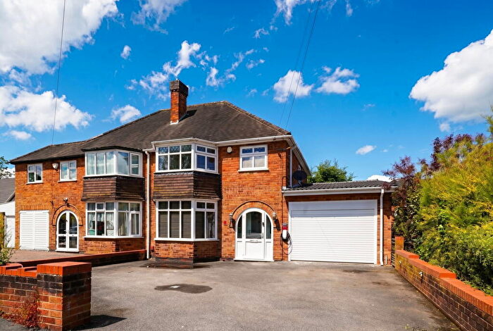 3 Bedroom Semi-Detached House For Sale In Beechwood Park Road, Solihull, B91