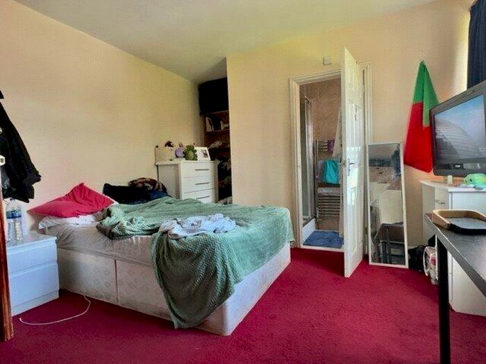 5 Bedroom End Of Terrace House To Rent In Southampton, Hampshire, SO15