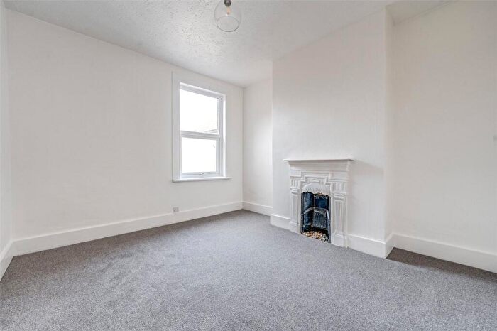 1 Bedroom Flat For Sale In Ham Road, Worthing, West Sussex, BN11