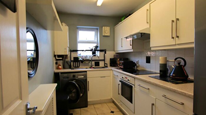 2 Bedroom Flat To Rent In Appleshaw Court, Reading, RG31