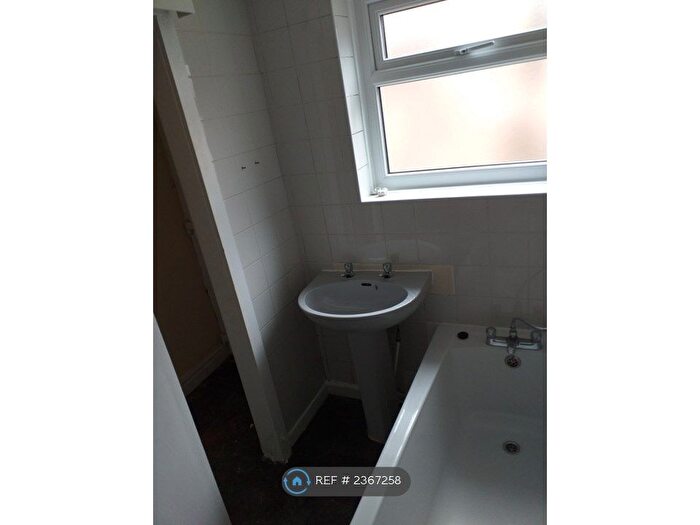 1 Bedroom Flat To Rent In Parr Stocks Road, St. Helens, WA9