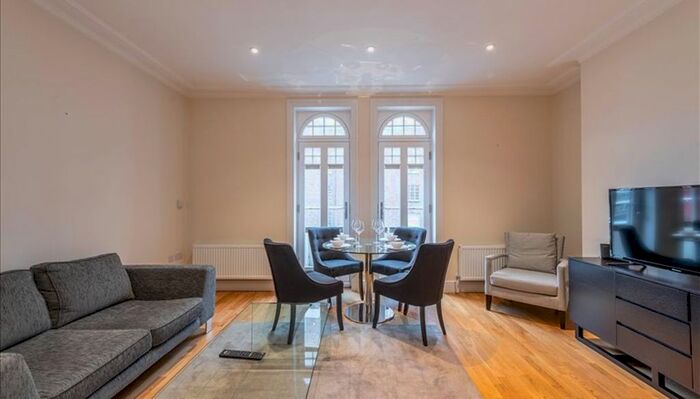 2 Bedroom Flat To Rent In Hamlet Gardens, London, W6