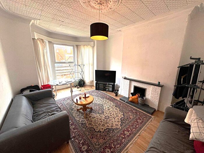 6 Bedroom Terraced House To Rent In St Michaels Terrace, Headingley, Leeds, LS6