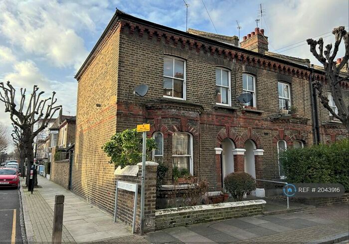 2 Bedroom Flat To Rent In Grayshott Road, London, SW11