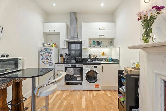 1 Bedroom Apartment To Rent In Englewood Road, Clapham South, SW12
