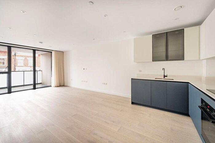 2 Bedroom Flat To Rent In Chippenham Gardens, Kilburn, London, NW6