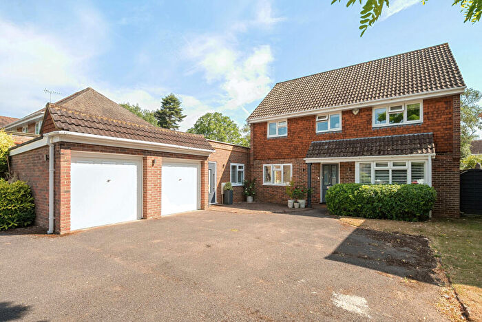 4 Bedroom Detached House To Rent In Ferndown Gardens, Cobham, KT11