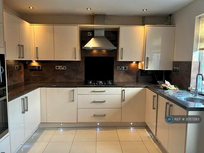 3 Bedroom Terraced House To Rent In Broad Avenue, Bedford, MK42