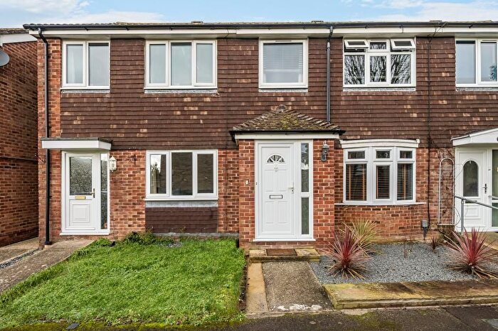 3 Bedroom Terraced House For Sale In Robertsfield, Thatcham, RG19