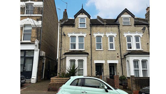 2 Bedroom Flat For Sale In Flat B, Alma Road, Wandsworth, London, SW18