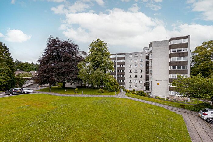 3 Bedroom Apartment For Sale In Norwood Park, Bearsden, G61