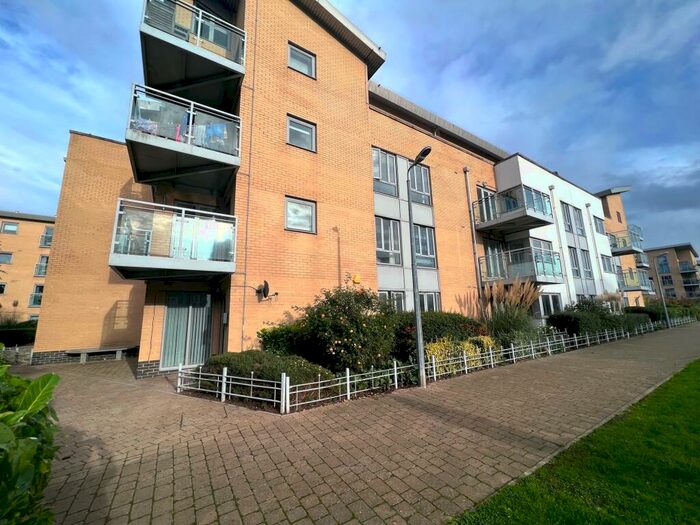 2 Bedroom Flat To Rent In Lockside Marina, Chelmsford, CM2