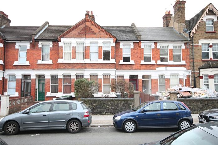 4 Bedroom Terraced House To Rent In Crowland Road, Stamford Hill, N15