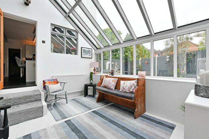 4 Bedroom Detached House For Sale In Muskoka Drive, Bents Green, S11