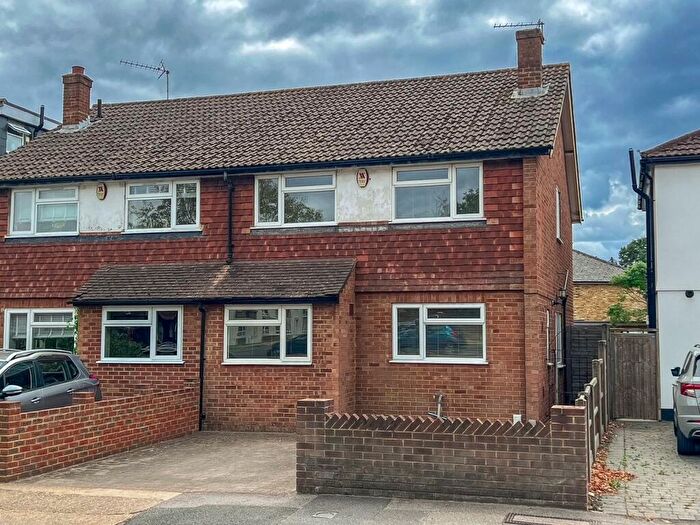 3 Bedroom Semi-Detached House For Sale In Walton Road, West Molesey, KT8