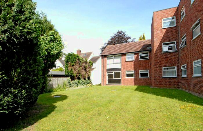 2 Bedroom Apartment To Rent In Manor Court, Headington, OX3