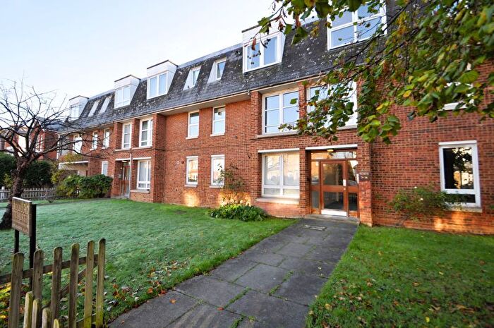 2 Bedroom Flat For Sale In Rodney Road, New Malden, KT3