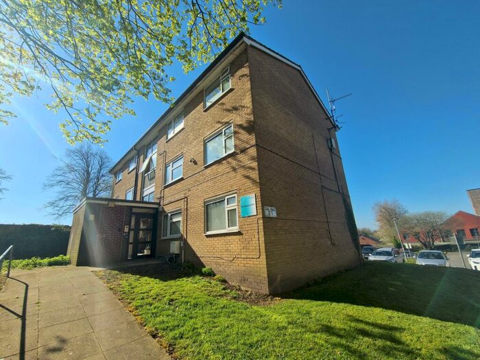2 Bedroom Flat To Rent In Sherborne Court, Prestwich, Manchester, M25