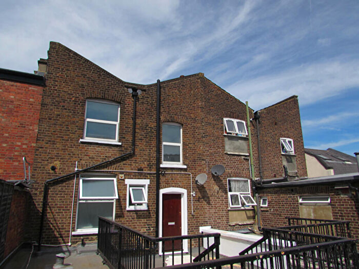 3 Bedroom Flat To Rent In High Street, Harrow Wealdstone, Middlesex, HA3