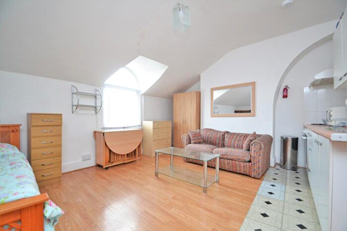 Flat To Rent In George Lane London, SE13