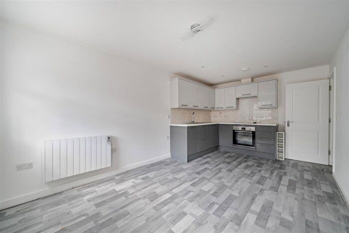 1 Bedroom Flat To Rent In Kings Road, Haslemere, GU27