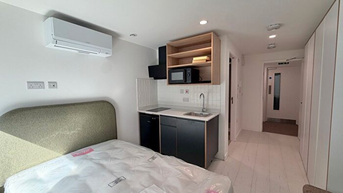 Studio To Rent In Commercial Road, London, E14