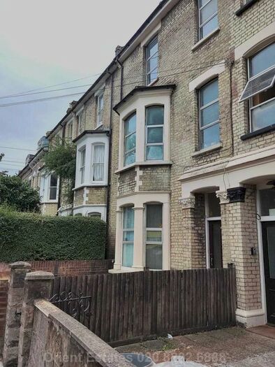 1 Bedroom Studio To Rent In Devonport Road, London, W12
