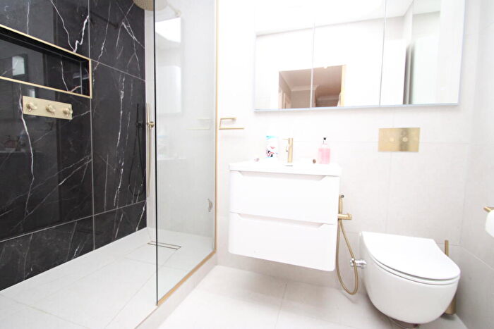 2 Bedroom Flat To Rent In Beta Court, Sydenham Road, Croydon, CR0
