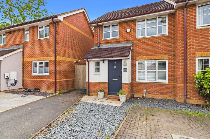 3 Bedroom End Of Terrace House For Sale In Woodfield Way, Theale, Reading, Berkshire, RG7