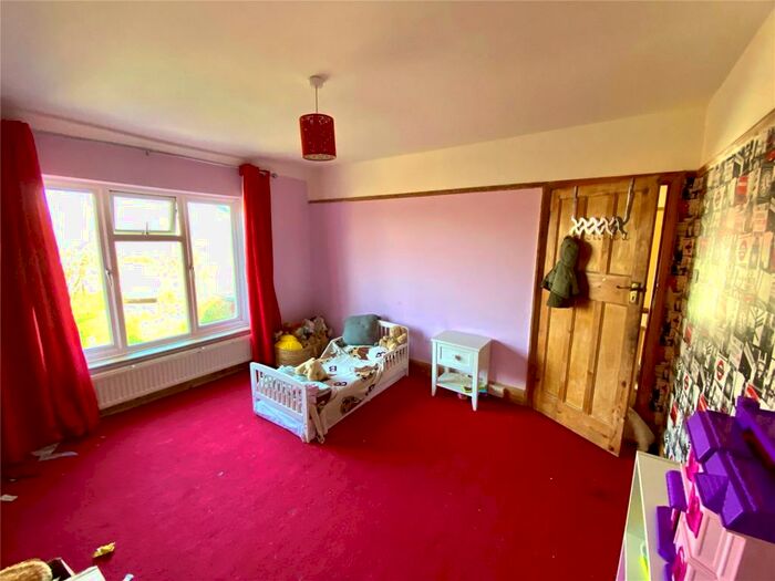 3 Bedroom Detached House For Sale In Daws Heath Road, Rayleigh, Essex, SS6