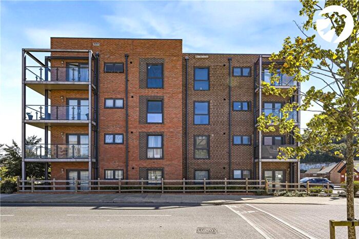 2 Bedroom Flat For Sale In Castle Hill Drive, Ebbsfleet Valley, Swanscombe, Kent, DA10