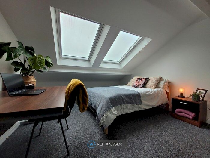 8 Bedroom Semi-Detached House To Rent In Manchester Road, Sheffield, S10