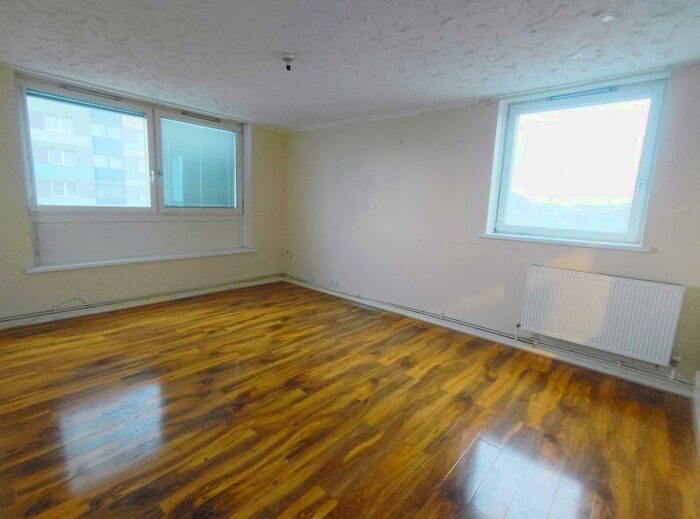 3 Bedroom Flat To Rent In Harts Lane, Barking, IG11