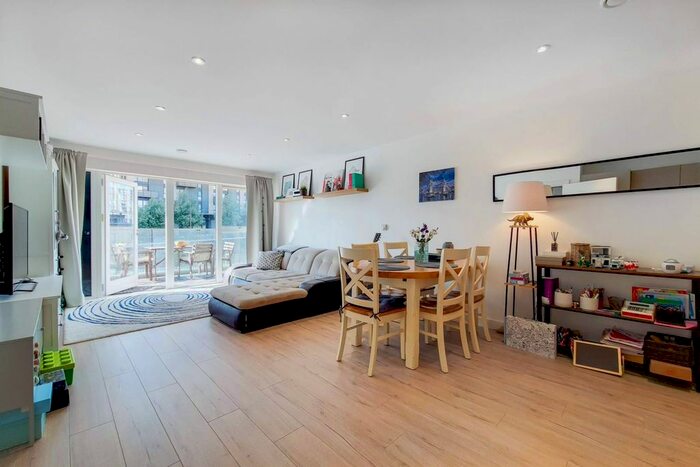 3 Bedroom Flat To Rent In Babbage Point, Greenwich, London, SE10