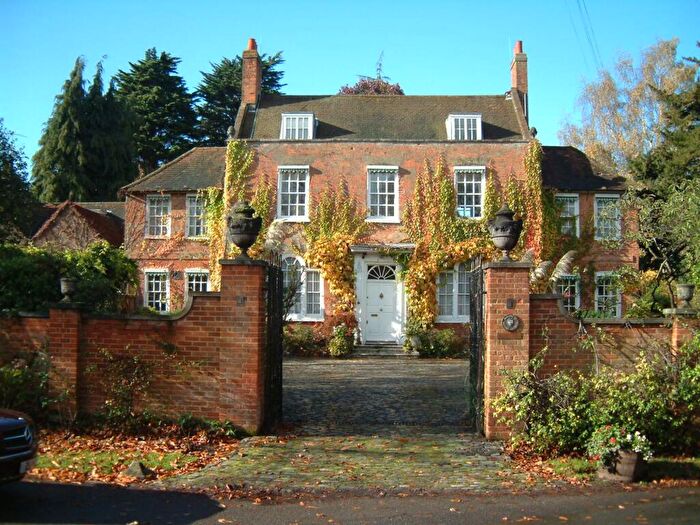 4 Bedroom Detached House For Sale In Chalk Lane, Epsom, KT18