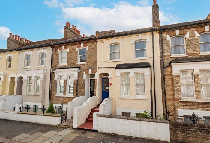 1 Bedroom Flat To Rent In Reporton Road, London, SW6