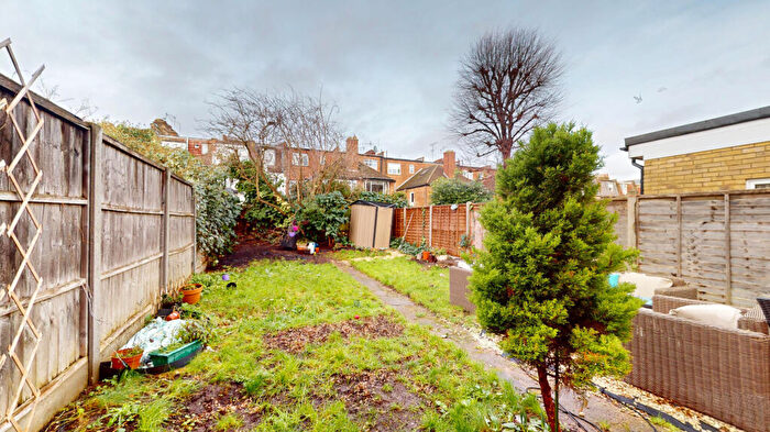 2 Bedroom Maisonette To Rent In Lausanne Road, London, N8