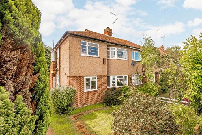 2 Bedroom Maisonette For Sale In Park Road, Kingston Upon Thames, KT2