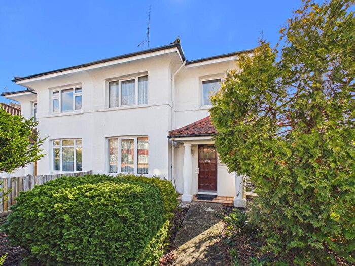 3 Bedroom Semi-Detached House For Sale In Broomfield Avenue, Worthing, BN14