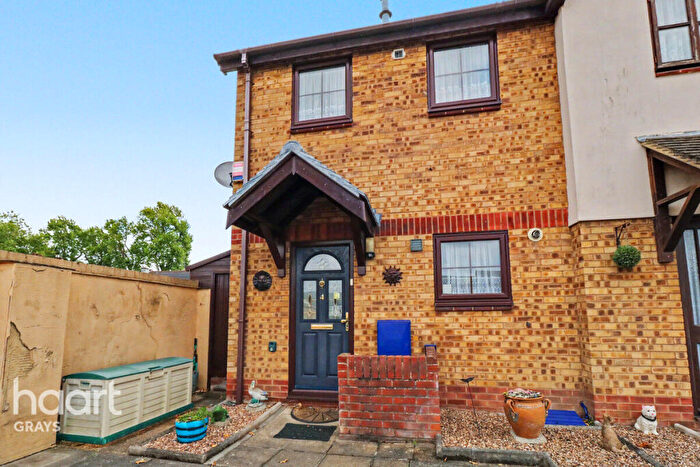1 Bedroom End Of Terrace House For Sale In College Road, Grays, RM17