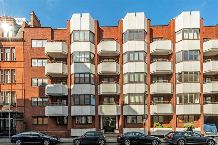 3 Bedroom Flat To Rent In Evesham House, Notting Hill, Westminster, Hereford Road, London, W2