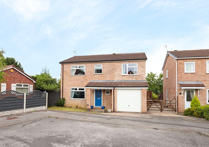 4 Bedroom Detached House For Sale In Weston Close, Chesterfield, S40