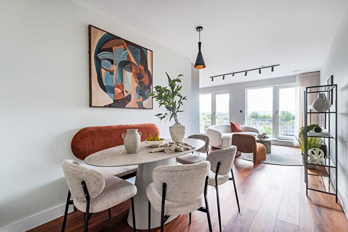 3 Bedroom Flat For Sale In Unit Beaufort Court, West Hampstead, NW6