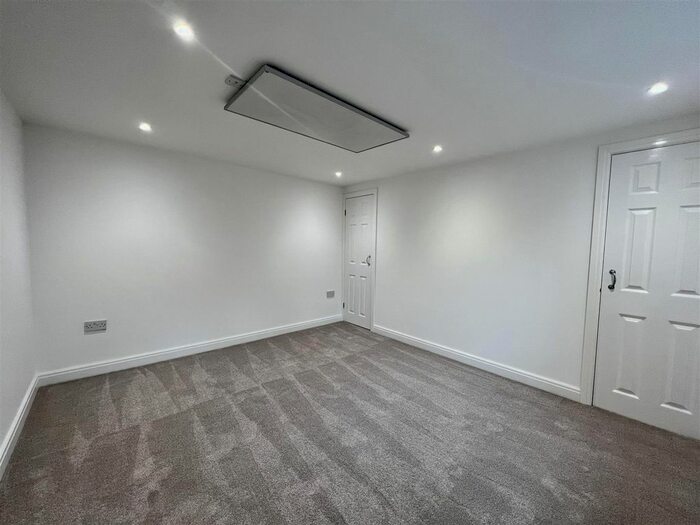 2 Bedroom Flat To Rent In Burton Road, West Didsbury, Didsbury, Manchester M20