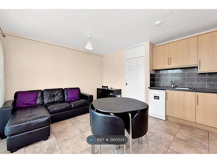 4 Bedroom Flat To Rent In Ramsfort House, London, SE16