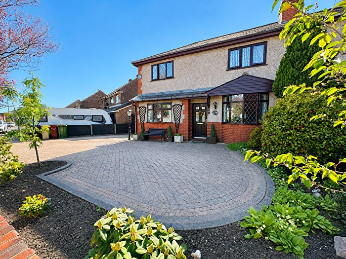 3 Bedroom Semi-Detached House For Sale In Leigh Road, Westhoughton, BL5