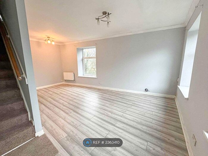 2 Bedroom Flat To Rent In Burnley Road East, Rossendale, BB4