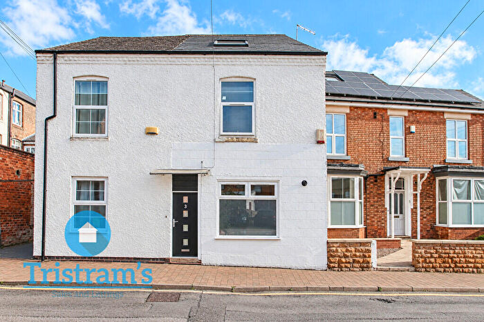 4 Bedroom Semi-Detached House For Sale In City Road, Beeston, NG9