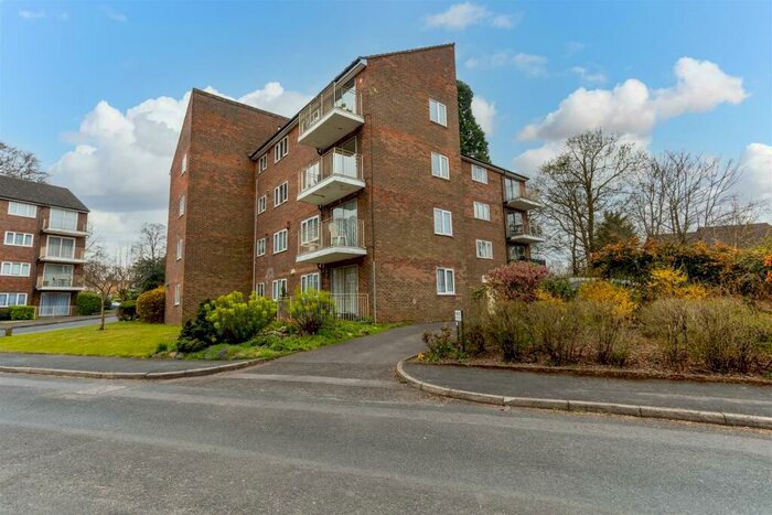 2 Bedroom Apartment To Rent In Dunnymans Road, SM7